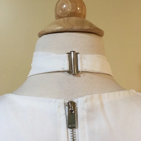 Cross Front Wrap Choker Cropped Top - Picture 7 of 7